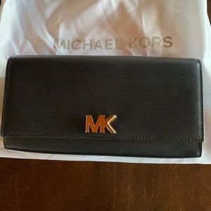 Michael Kors clutch/chain purse
